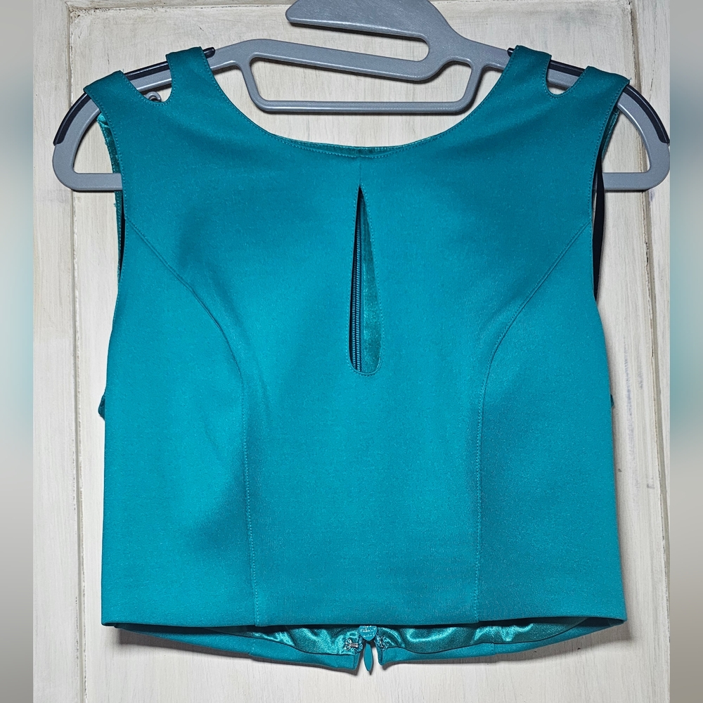 Bebe solid teal crop top size S